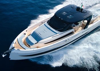 Cayman Yachts 540 WA Grey Hull, la nuova versione 2024 al CYF